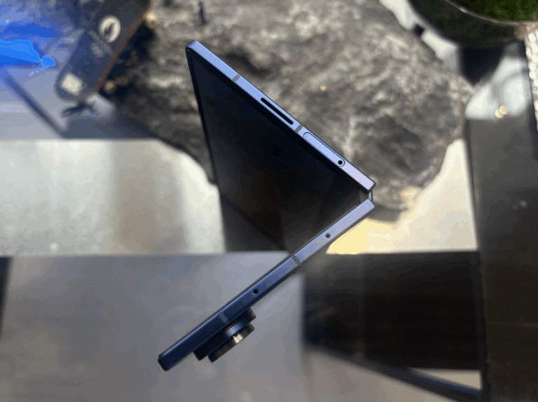 “Samsung Galaxy Fold7” viedtālrunis testos locīts 500 000 reižu