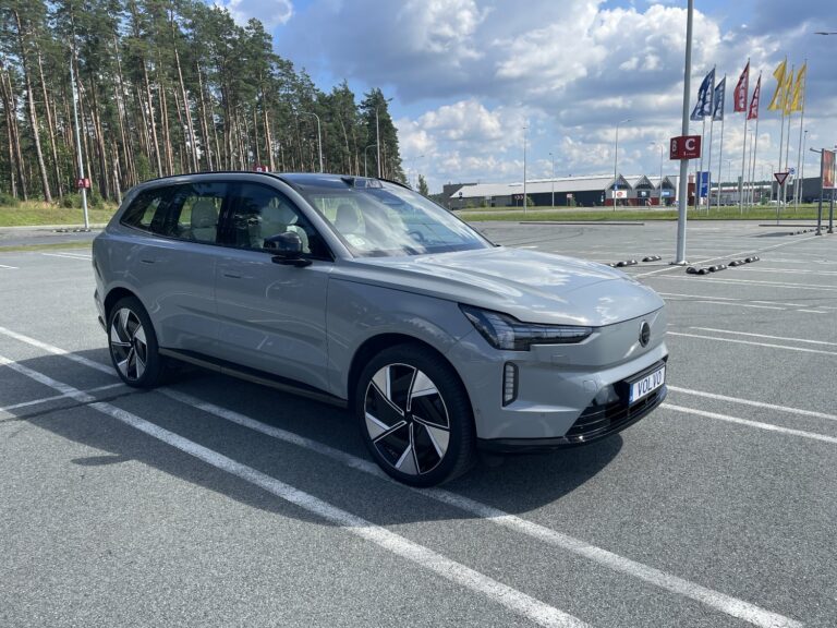1000km brauciens ar “Volvo EX90” elektroauto (video)