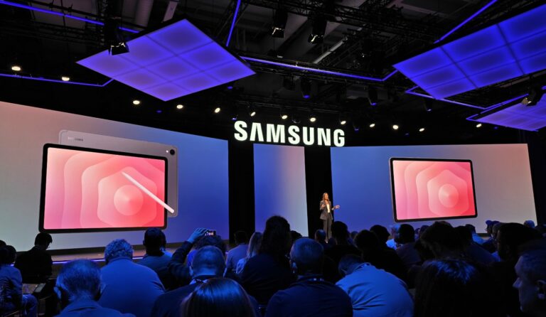 “Samsung” prezentē divus jaunus un ārkārtīgi plānus “Galaxy Tab S11” sērijas planšetdatorus