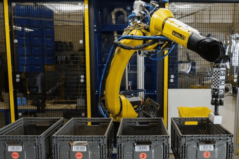 Ķīnā nodarbināti vairāk nekā divi miljoni robotu