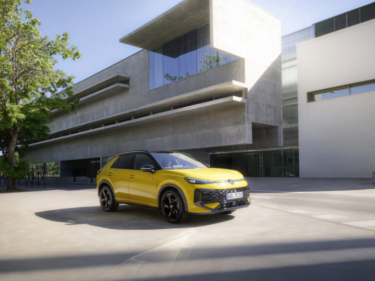 Jaunais “Volkswagen T-Roc” pilsētas SUV jau pieejams pasūtījumiem Latvijā