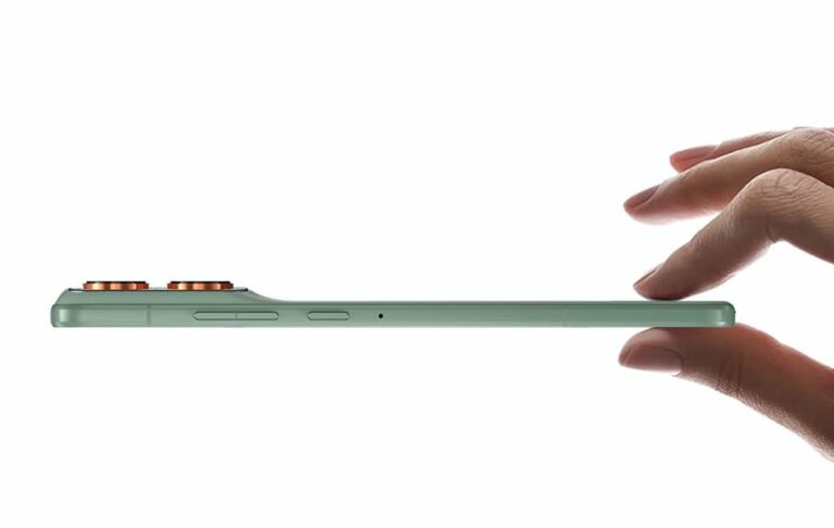 Arī “Motorola” nespēj vienaldzīgi noskatīties uz konkurentu plānajiem viedtālruņiem