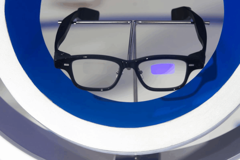 “Alibaba” izlaiž savas mākslīgā intelekta brilles