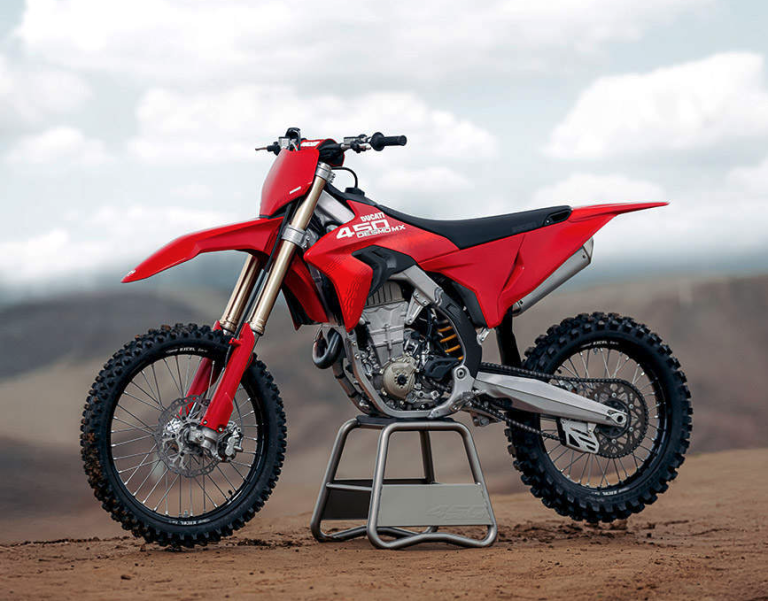 “Ducati” ienāk Baltijas motokrosā: Edvards Bidzāns nākamgad brauks ar “Ducati Desmo MX450”