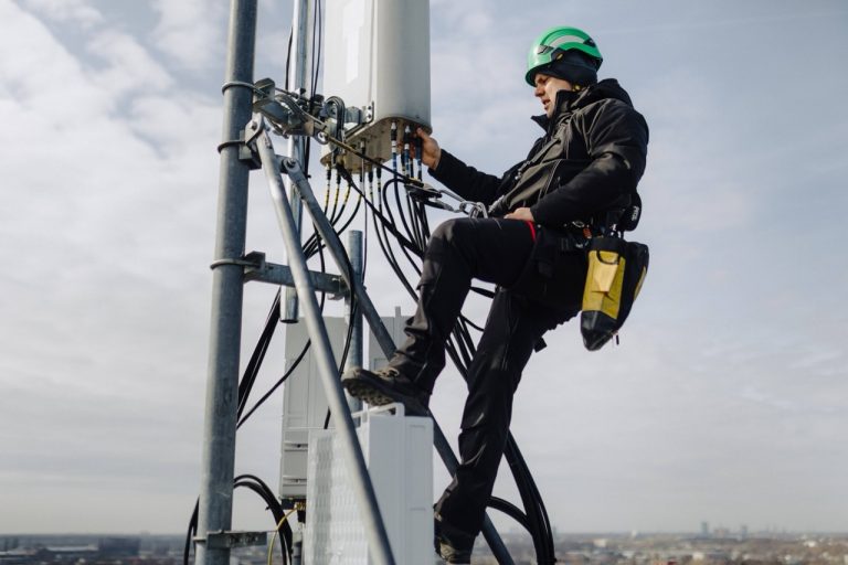Amerikāņu “Stonepeak” iegādāses “Bite grupa” Latvijas un Lietuvas sakaru torņu uzņēmumu “TeleTower”
