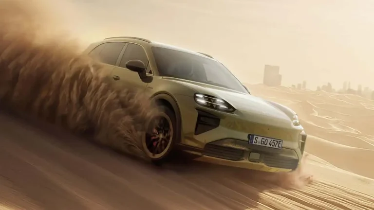 “Porsche” apgalvo, ka jaunais elektriskais “Cayenne” bezceļos ir daudz labāks nekā parastais modelis