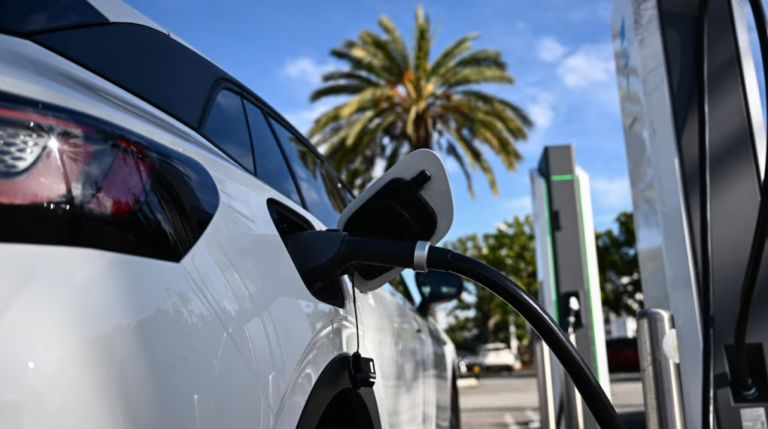 Pirmo reizi Eiropā pārdots vairāk elektroauto nekā ar benzīna dzinējiem aprīkotu auto
