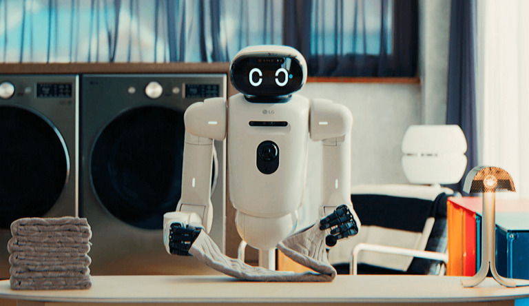 LG prezentē robotu, kas prot pagatavot brokastis un salocīt veļu