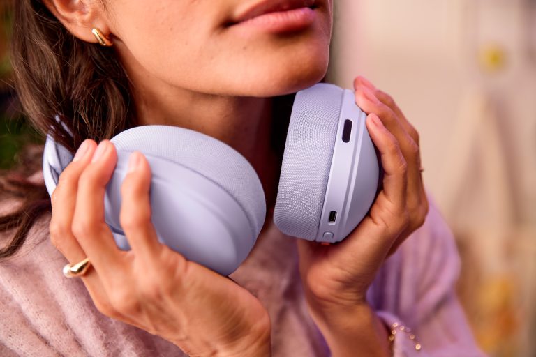 “Logitech” prezentē “Logitech G325 LIGHTSPEED” bezvadu austiņas geimeriem