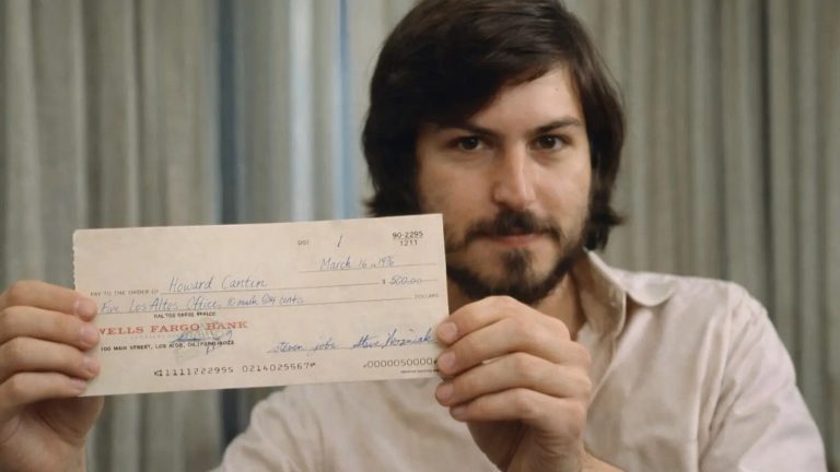 Stīva Džobsa pirmais parakstītais “Apple” bankas čeks izsolīts par iespaidīgu summu