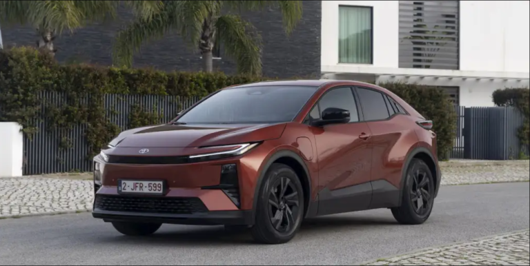 Elektriskais “Toyota C-HR+” klientiem Eiropā sola 600 kilometru nobraukumu