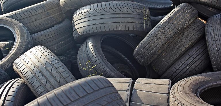 Aicina iedzīvotājus bez maksas nodot nolietotās vieglo automobiļu riepas