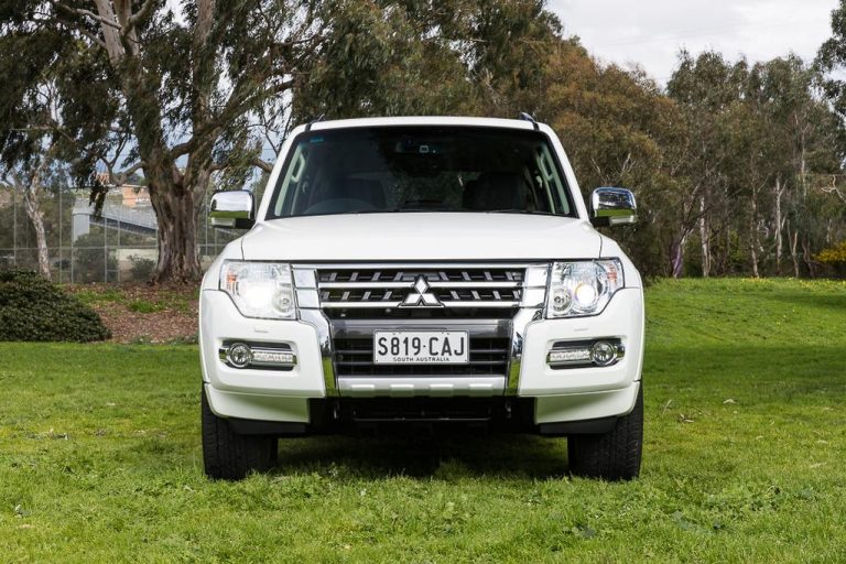 Vasaras beigās gaidāms jaunais “Mitsubishi Pajero”