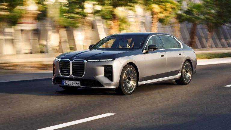 “BMW” prezentē savu ievērojami modernizēto 7. sērijas flagmani