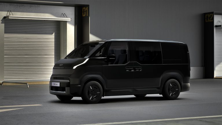 “Kia PV5 Crew Van”: no divvietīga kravas furgona līdz piecvietīgam pasažieru auto ar vienu kustību