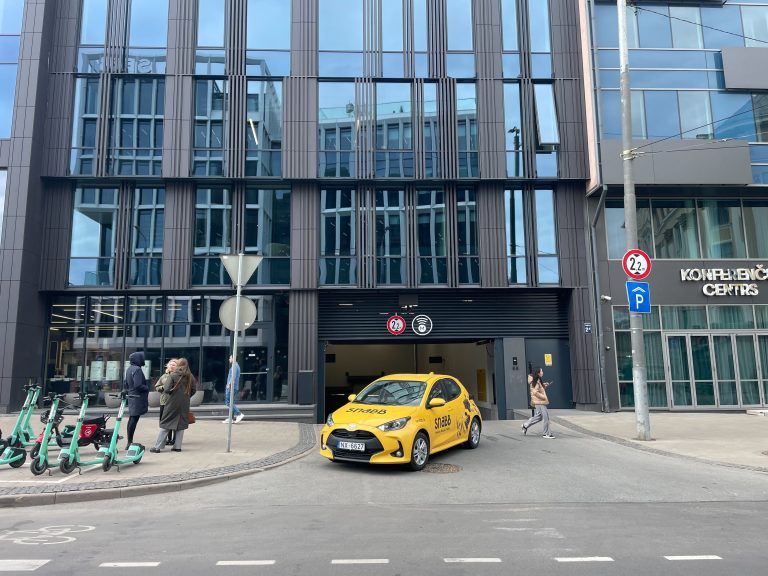“Snabb” uzsāk autostāvvietas pārvaldību arī “Novira Plaza” biroju kompleksā
