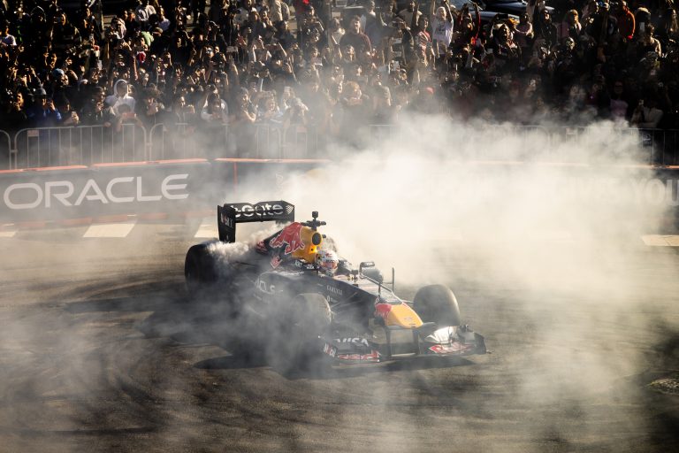 “Red Bull Showrun” šovasar uz Rīgu atvedīs “Formula 1” bolīdu