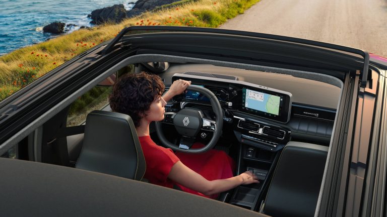 “Renault 4 E-Tech electric” tagad ir pieejams arī ar atveramo jumtu