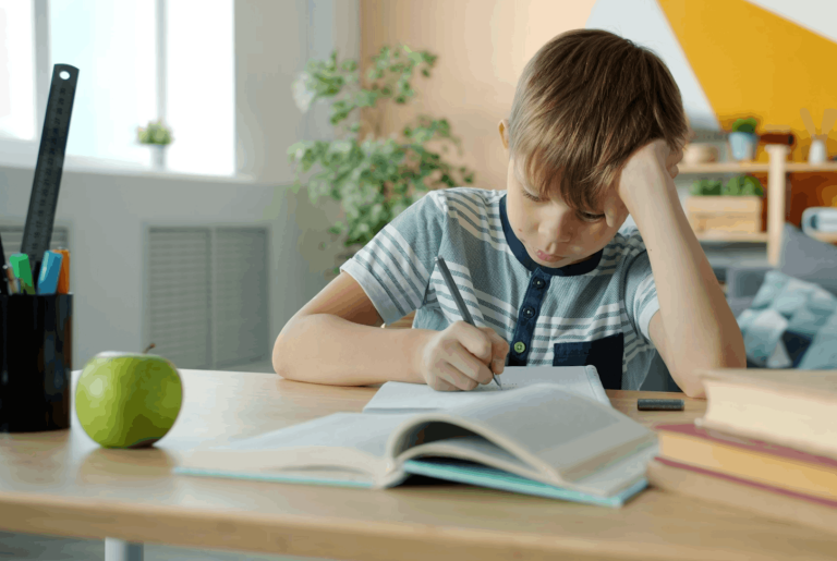 Aptauja: Skolēni mākslīgā intelekta dēļ zaudē domāšanas un radošuma prasmes