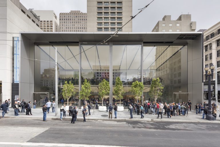 “Apple” policijai samaksāja 1.2 miljonus dolāru par Sanfrancisko veikalu apsargāšanu
