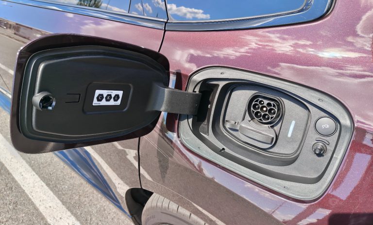 “Volvo” elektroauto īpašniekiem Eiropā būs vieglāka piekļuve “Tesla Supercharger” uzlādes tīklam