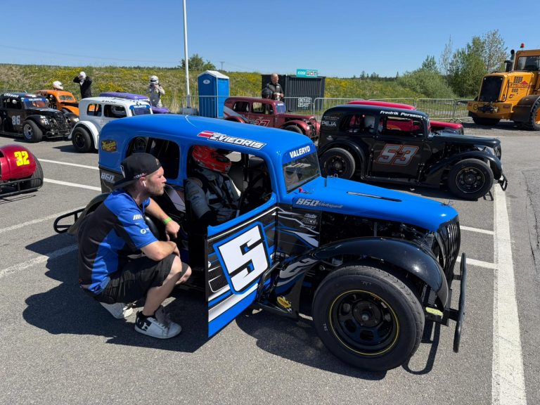 Zviedris atgriežas pie “Legend Cars” stūres un Zviedrijā startēs iespaidīgā autošosejas festivālā