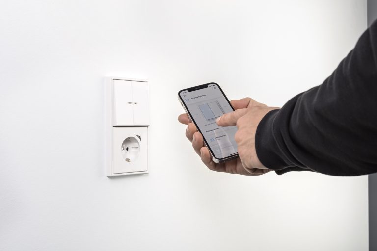 Viedās mājas sistēmas kā risinājums elektroenerģijas patēriņa optimizēšanai