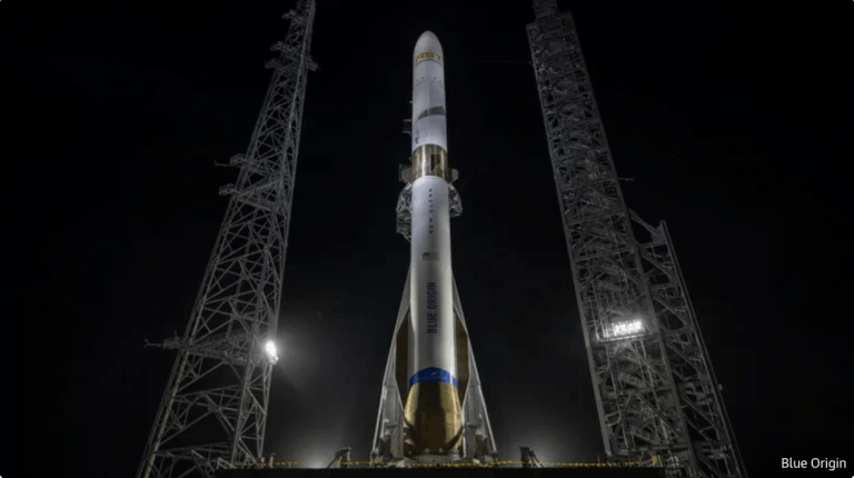 “Blue Origin” raķete “New Glenn” negaidīti eksplodē uz palaišanas platformas (video)