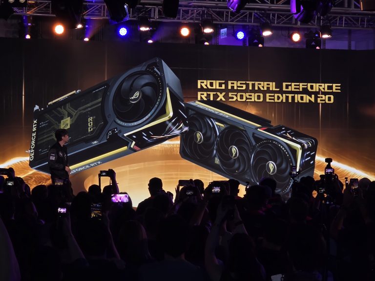 “ASUS” prezentē iespaidīgu “ROG Astral GeForce RTX 5090 Edition 20” videokarti ar 800W jaudu un AMOLED ekrānu
