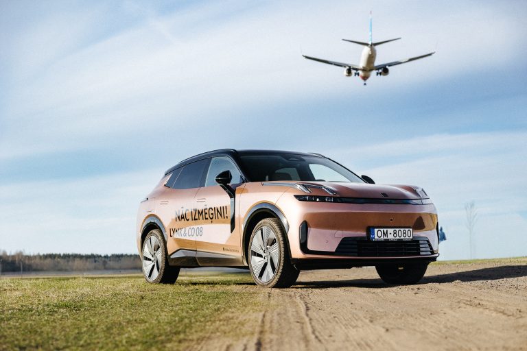 “Lynk & Co 08 spraudņa hibrīda apskats” – pirmspēdējais solis ceļā uz elektroauto